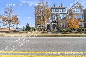 Building Photo - 935 Parkstone Towne Blvd