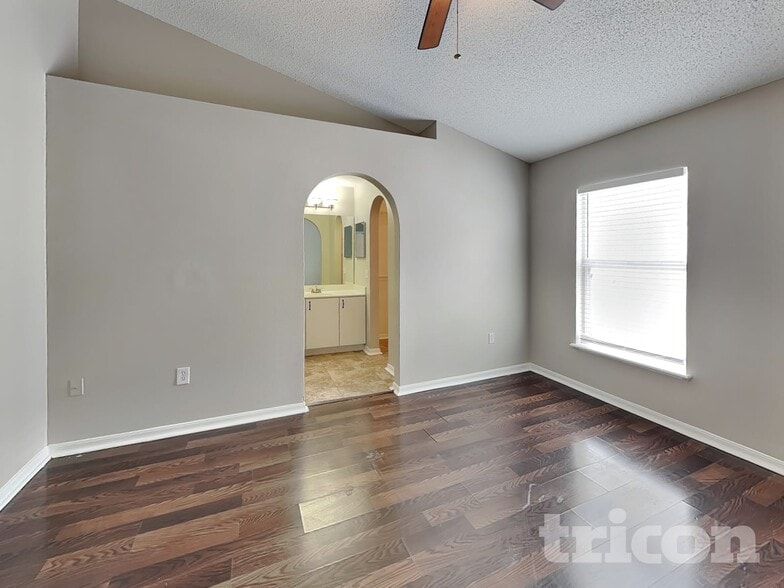 Building Photo - 30602 Birdhouse Dr