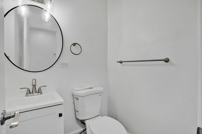 Building Photo - 1510 S 23rd Ave