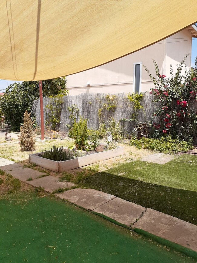Building Photo - Great 3 Bedroom Home Located in Normal Hei...