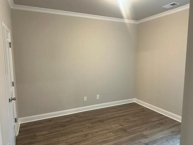 Building Photo - 1519 Windward Dr