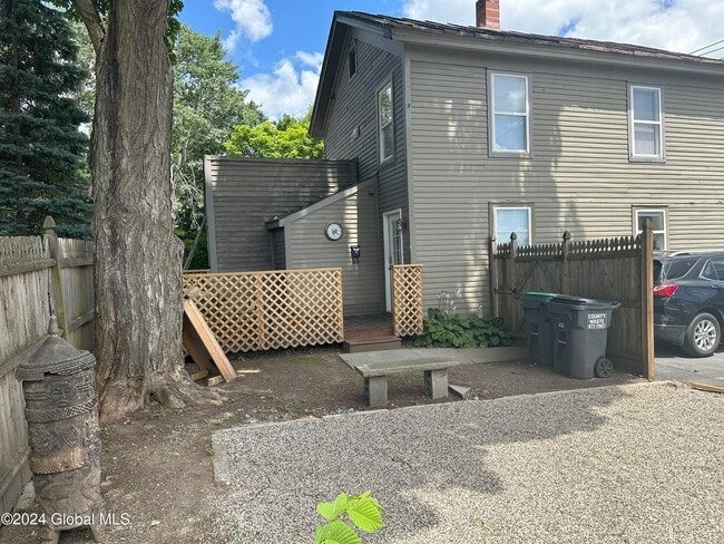 Building Photo - 9 Bolster Ln NE