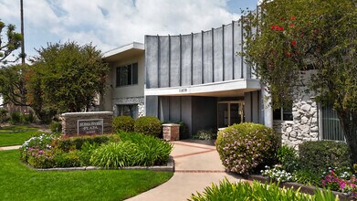 11839 Magnolia Blvd - The Markwell Plaza