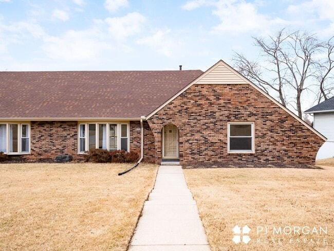 Building Photo - 3 Bed 3 Bath Duplex - Available now