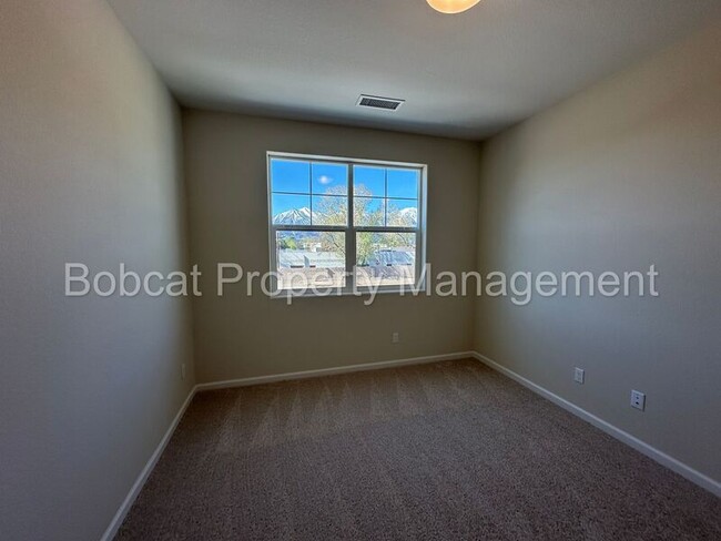 Building Photo - 862 Furlong Dr