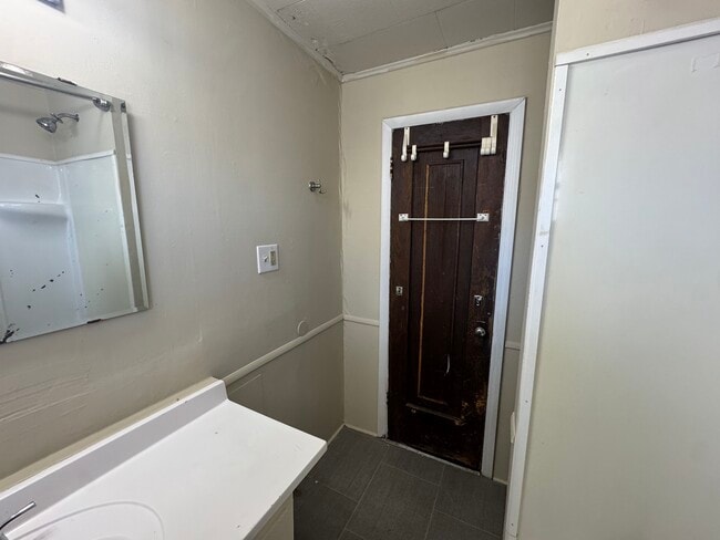 Building Photo - 1211 Sheridan-