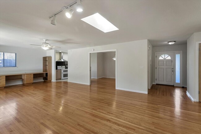 Building Photo - Tons of Space l Great Schools l Prime Sili...