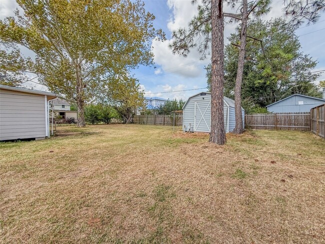 Building Photo - 6009 Jerrycrest Dr