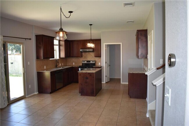 Building Photo - 108 Quarry Ln