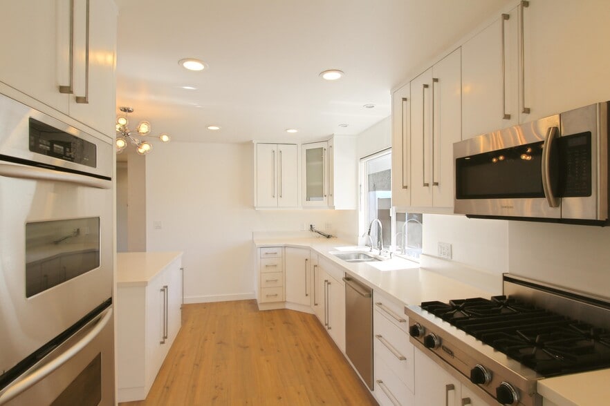 Building Photo - 7353 Pyramid Pl