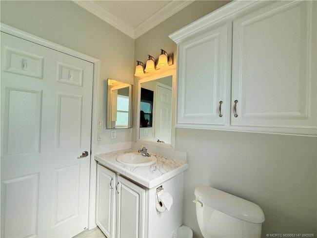 Building Photo - 252 NE Ebbtide Way