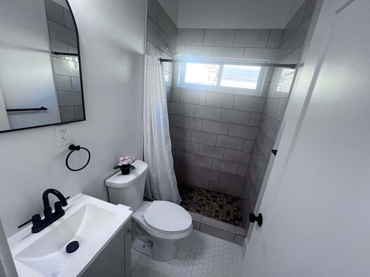 Building Photo - 720 37th St