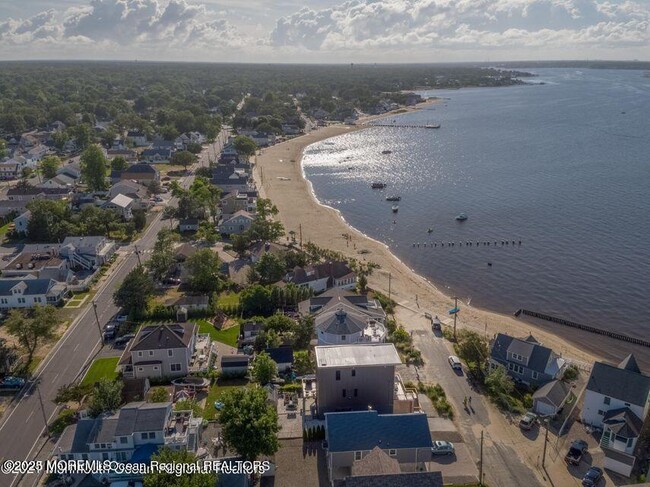 Building Photo - 424 E Longport Ave