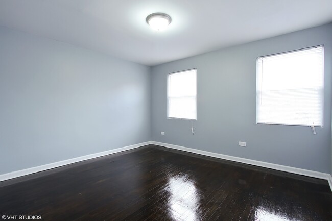 Building Photo - MUST SEE!!!