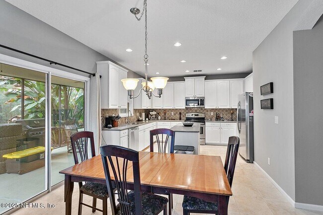 Building Photo - 129 Thornloe Dr