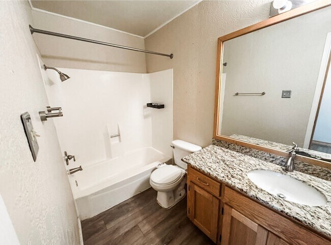 Building Photo - Adorable 2/2 Condo Available For Immediate...