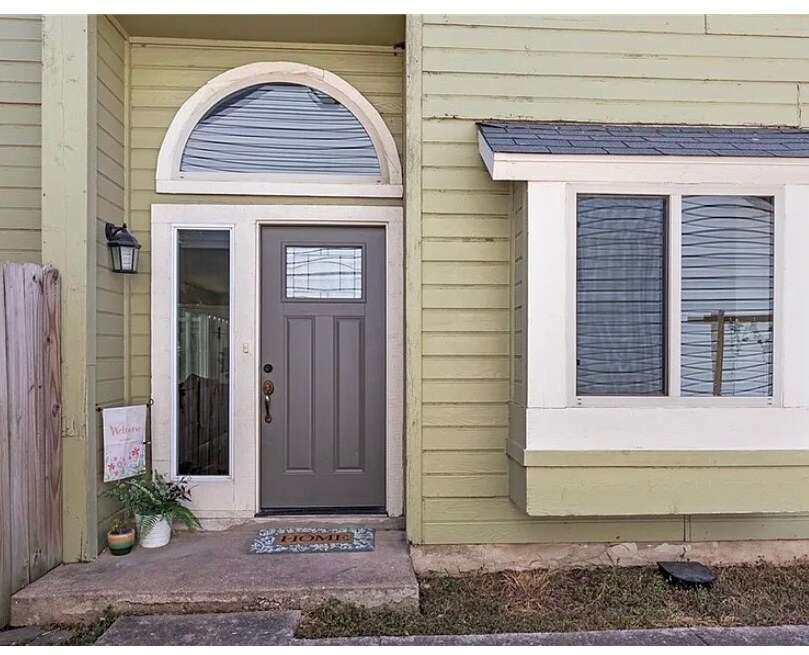 Building Photo - 9739 Wagon Train