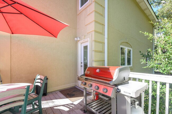 Building Photo - 3 Cassina Ln