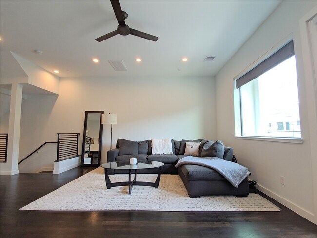 Building Photo - 4307 Schuler St