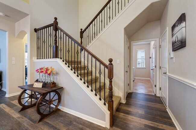Building Photo - 2915 Bluffstone Dr