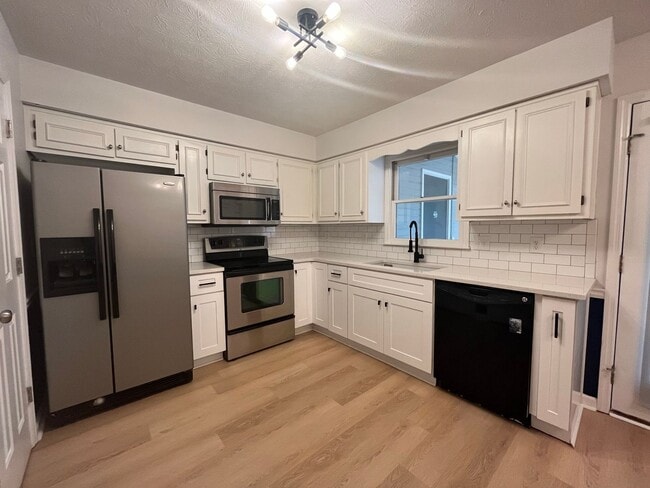 Building Photo - Your Dream Home is Waiting for You! Yardwo...