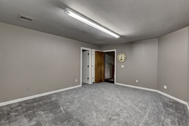 Building Photo - Luxury home in Oak Tree Park with a pool/tennis court/playground/walking trails - Edmond North Hi...