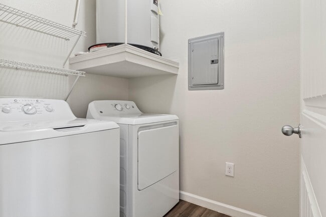 Building Photo - Silverado Apartments