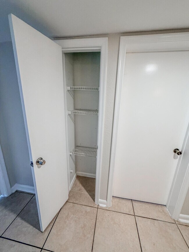 Building Photo - 1827 N Congress Ave