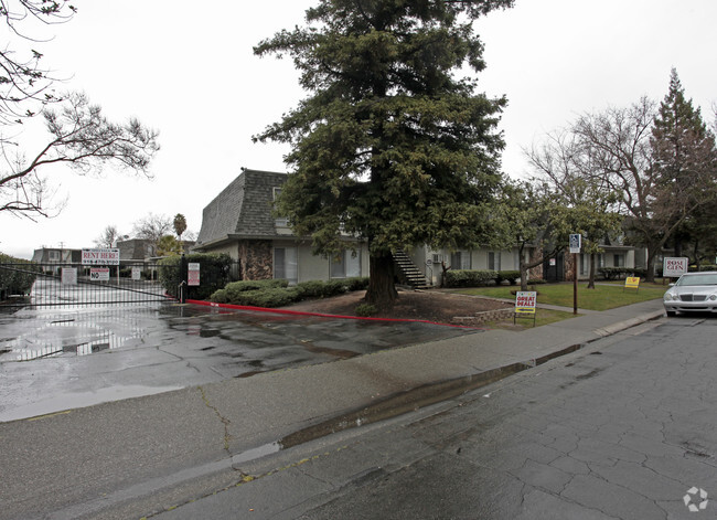 Building Photo - Rose Glen Apartments