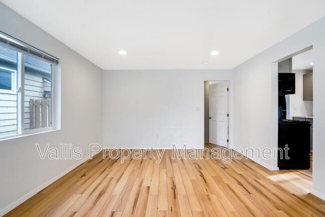 Building Photo - 1130 14th St NE