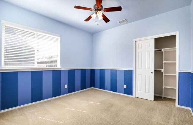 Building Photo - IMMACULATE Well-Maintained 3bd/2ba/2gar In Alamo Ranch!