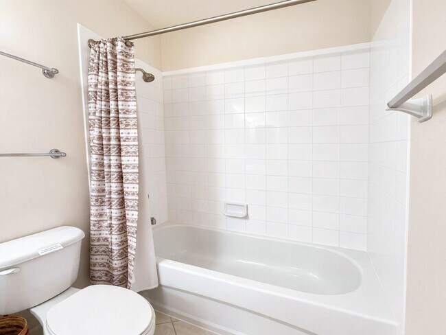 Building Photo - AVAILABLE NOW! Top-Floor Condo | Gated Community | Preserve Views | Water, Sewer & Cable Included