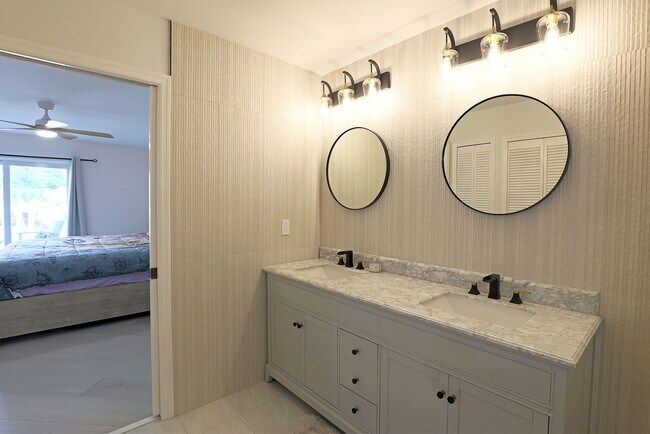 Building Photo - 11921 Seabreeze Cove Ln