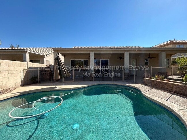 Building Photo - 774 E Maria Ln