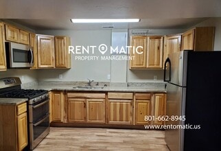 Building Photo - 1207 E Gaylene Cir