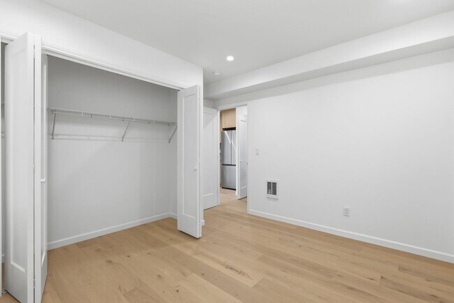 Building Photo - 1221 Waller St