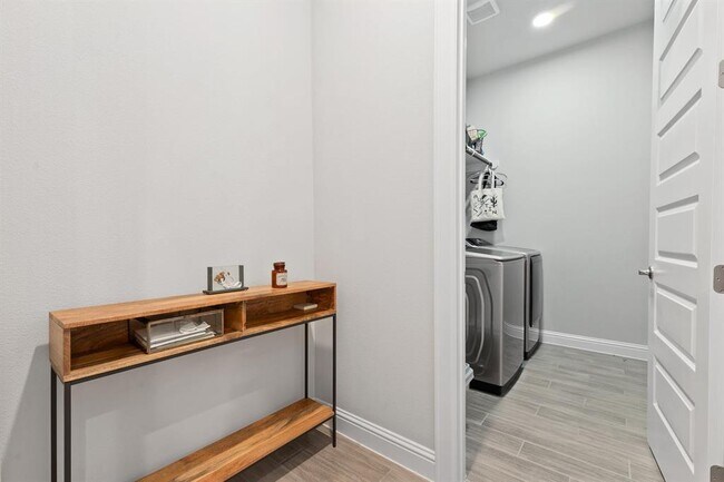 Building Photo - 601 C-Bar Ranch Trl
