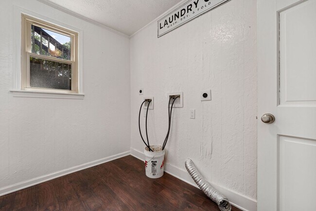 Building Photo - JC Rental Available. Prime location