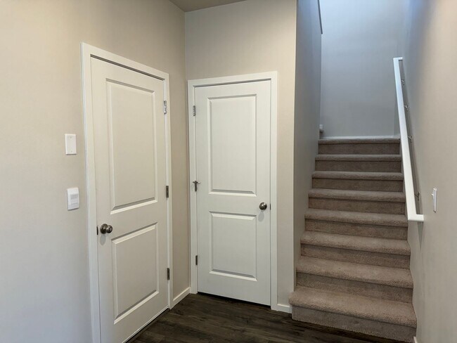 Building Photo - 4 bedroom 2.5 bathroom in Marcola Meadows!