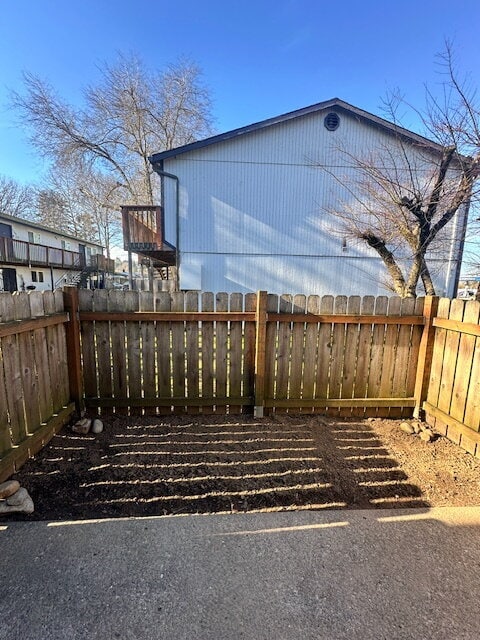 Building Photo - 1 - Bedroom Apartment, Corner Unit, Downstairs, Near Transportation