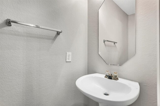 Building Photo - 8105 Flowertree Dr