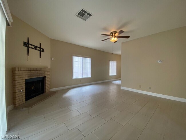 Building Photo - 313 Beethoven St