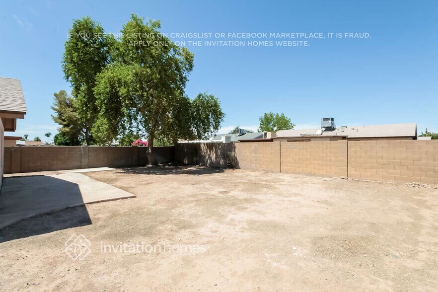 Building Photo - 2022 W Windrose Dr
