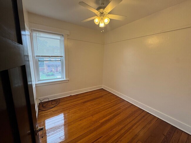 Building Photo - 1651 Chislett St