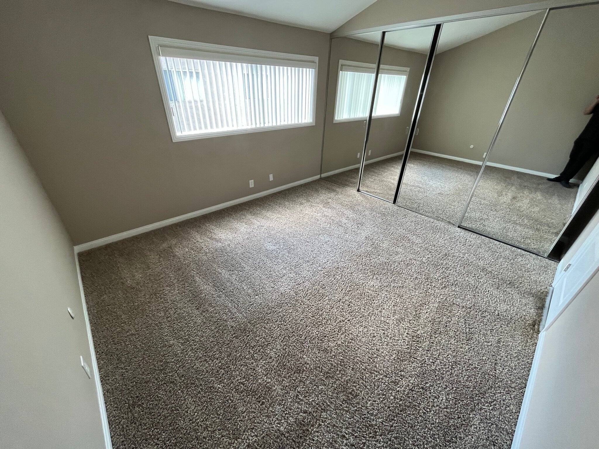 Building Photo - 344 S Arroyo Dr