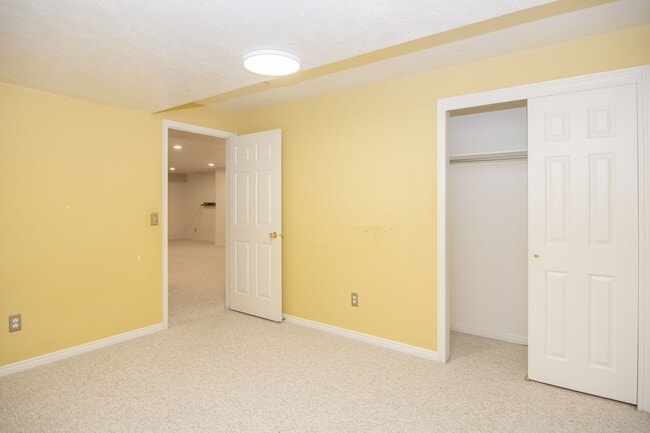 Building Photo - Gorgeous Bountiful Home w/ Solar & 3 Car Garage