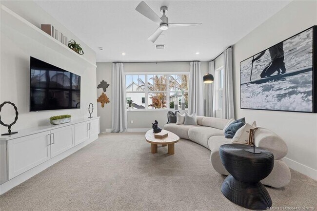 Building Photo - 823 SW Pr Ave