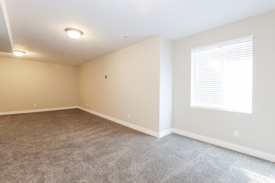 Building Photo - 3819 E Cunninghill Dr
