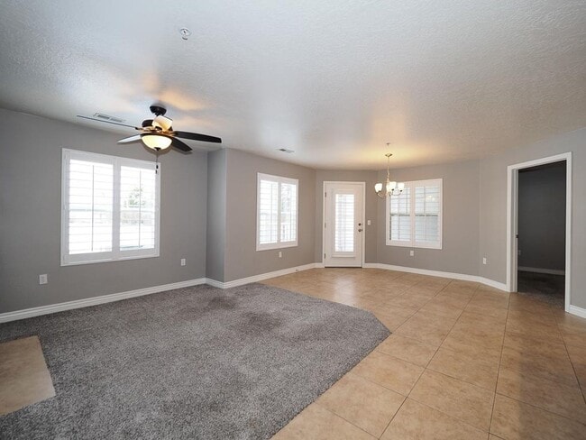 Building Photo - Beautiful Daybreak Condo