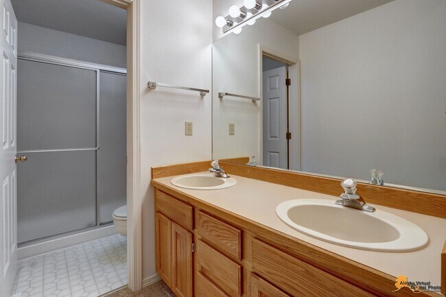 Building Photo - 3004 Brittany Pl